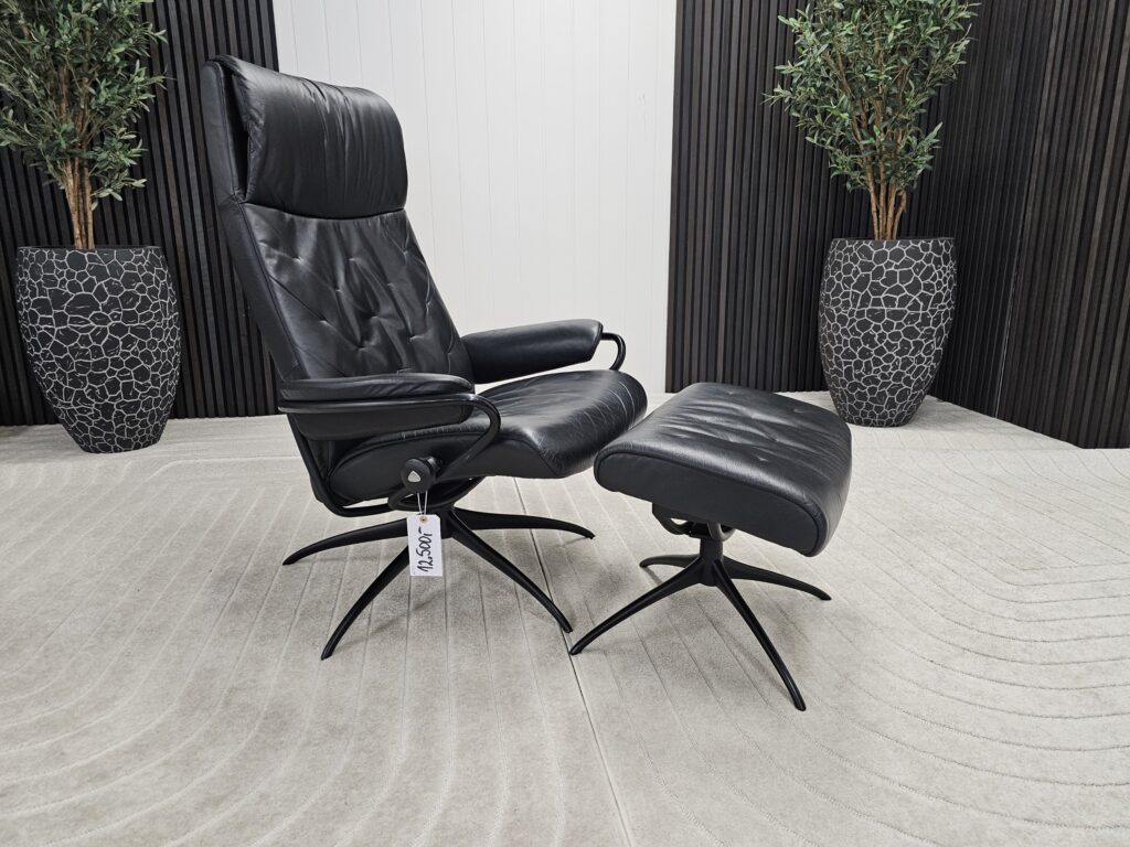Stressless® Metro høyrygg lenestol m/krakk- Pent brukt!