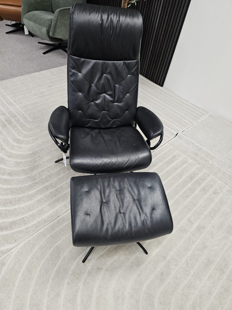 Stressless® Metro høyrygg lenestol m/krakk- Pent brukt!