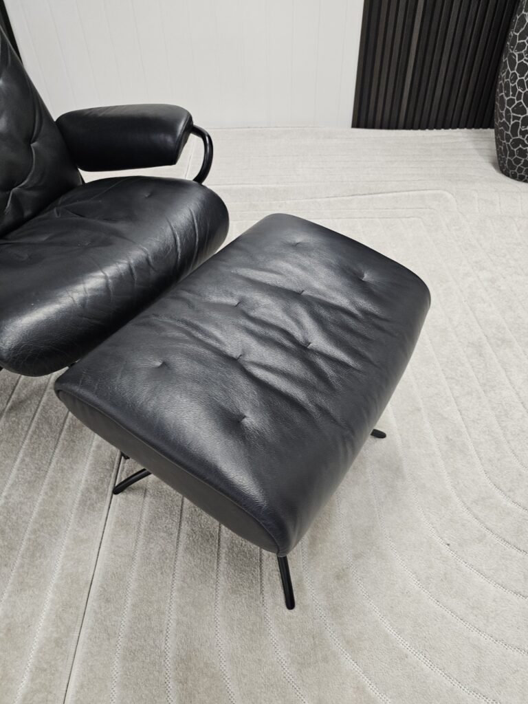 Stressless® Metro høyrygg lenestol m/krakk- Pent brukt!