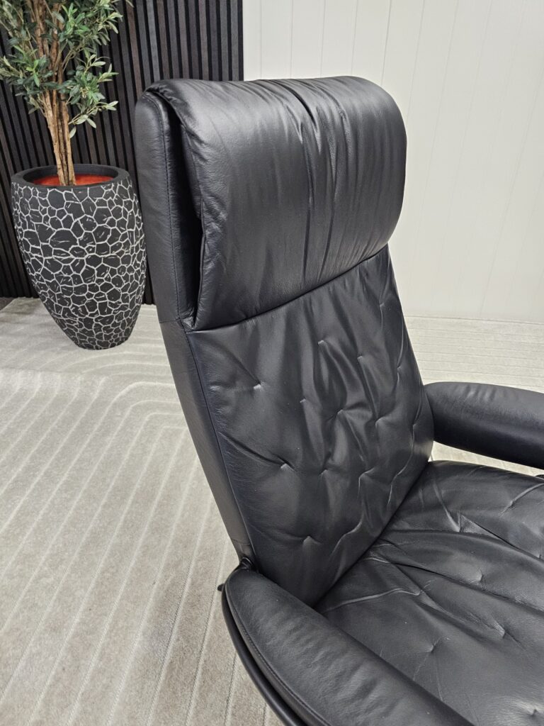 Stressless® Metro høyrygg lenestol m/krakk- Pent brukt!