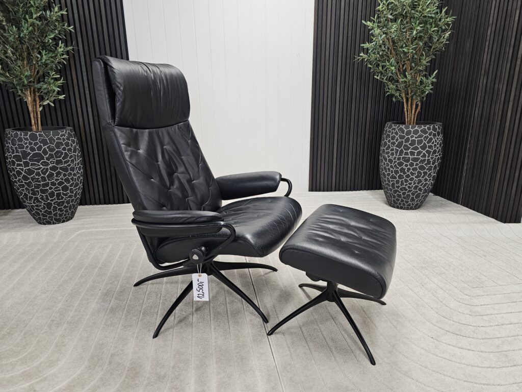 Stressless® Metro høyrygg lenestol m/krakk- Pent brukt!
