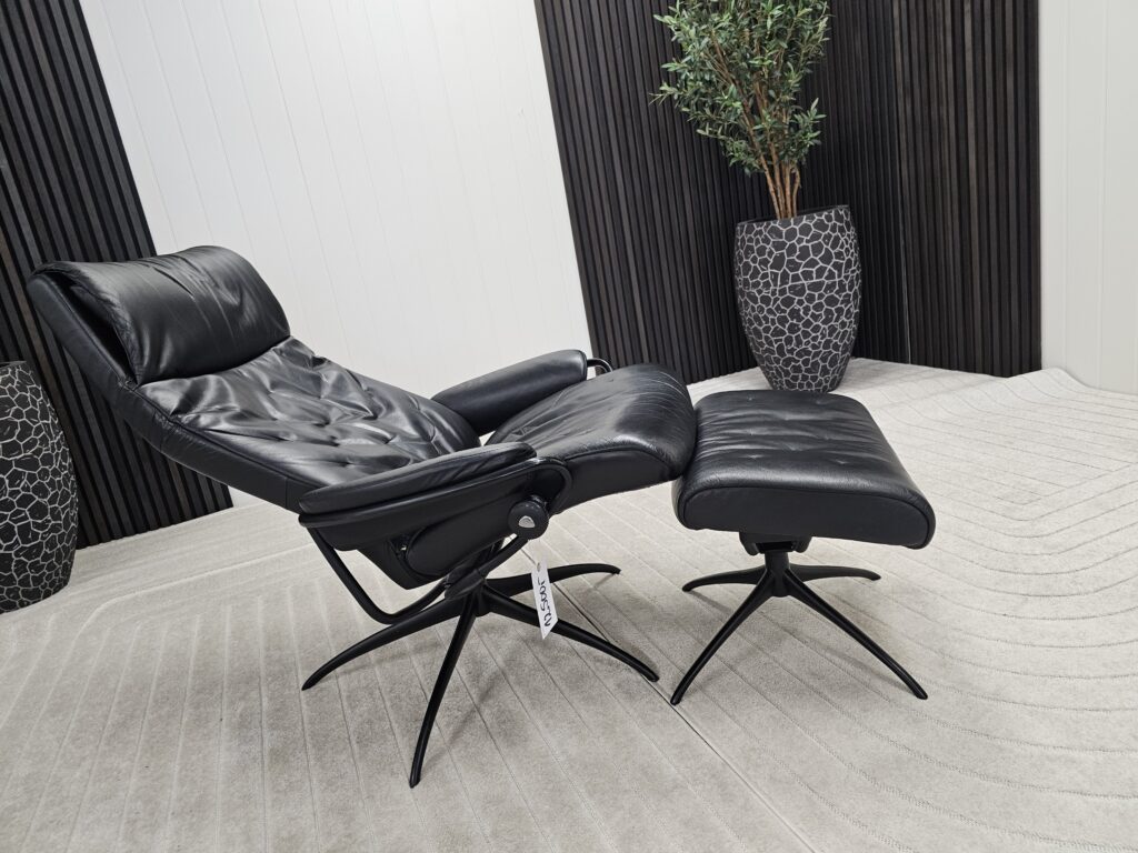Stressless® Metro høyrygg lenestol m/krakk- Pent brukt!