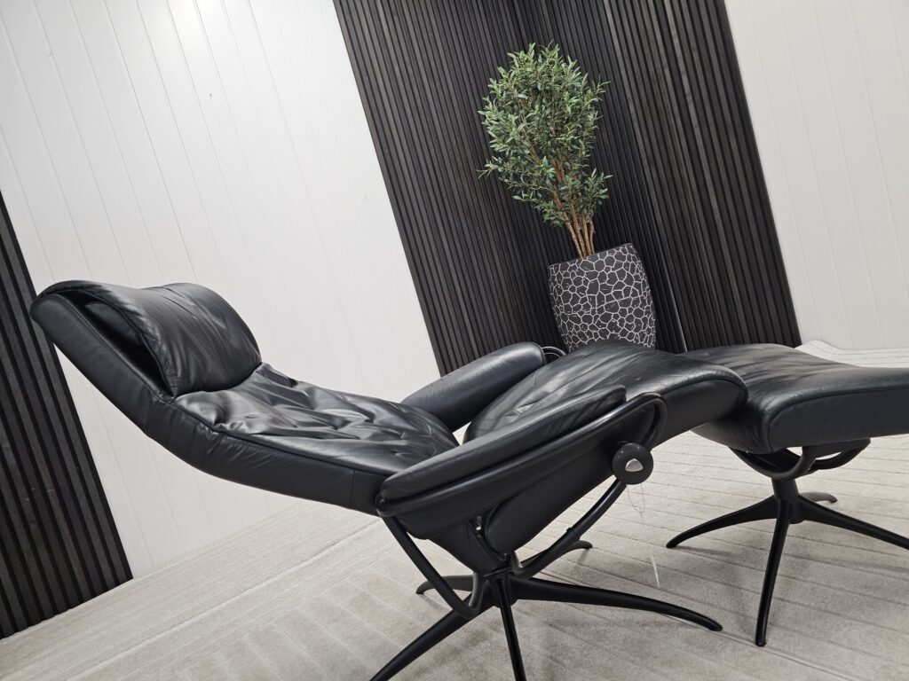 Stressless® Metro høyrygg lenestol m/krakk- Pent brukt!