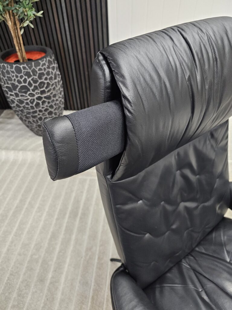 Stressless® Metro høyrygg lenestol m/krakk- Pent brukt!