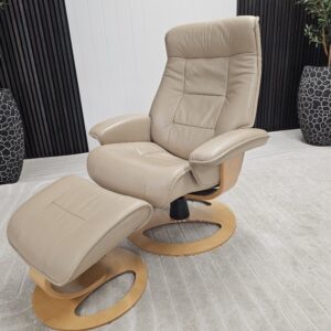 IMG lenestol med fotskammel fra Ekornes