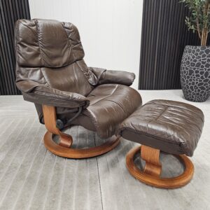 2025/09/1000122089-scaled.jpg Stressless® Reno(L) lenestol m/krakk fra Ekornes