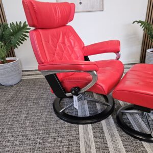 2025/09/1000123957-scaled.jpg Stressless® Skyline (M) lenestol med krakk fra Ekornes