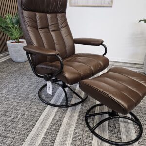 2025/10/1000124019-scaled.jpg Vintage Stressless® Golf Original lenestol med krakk fra Ekornes