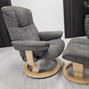 2025/11/1000129312-scaled.jpg Stressless® Mayfair (M) lenestol fra Ekornes m/krakk