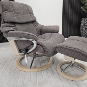 2025/11/1000130465-scaled.jpg Stressless® Reno Signature lenestol m/krakk fra Ekornes
