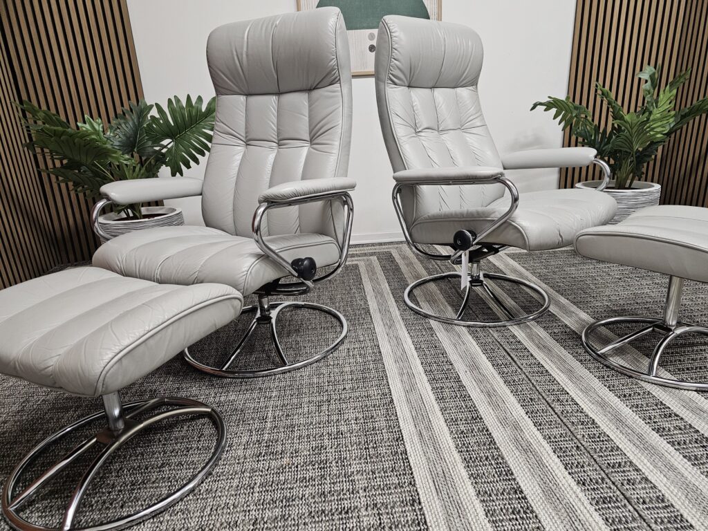 2 stk. Ikonisk Stressless® Golf Original lenestoler fra Ekornes
