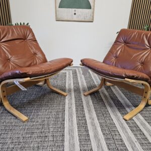 2 stk. Ikonisk Siesta Classic model SIE 302 vintage lenestol