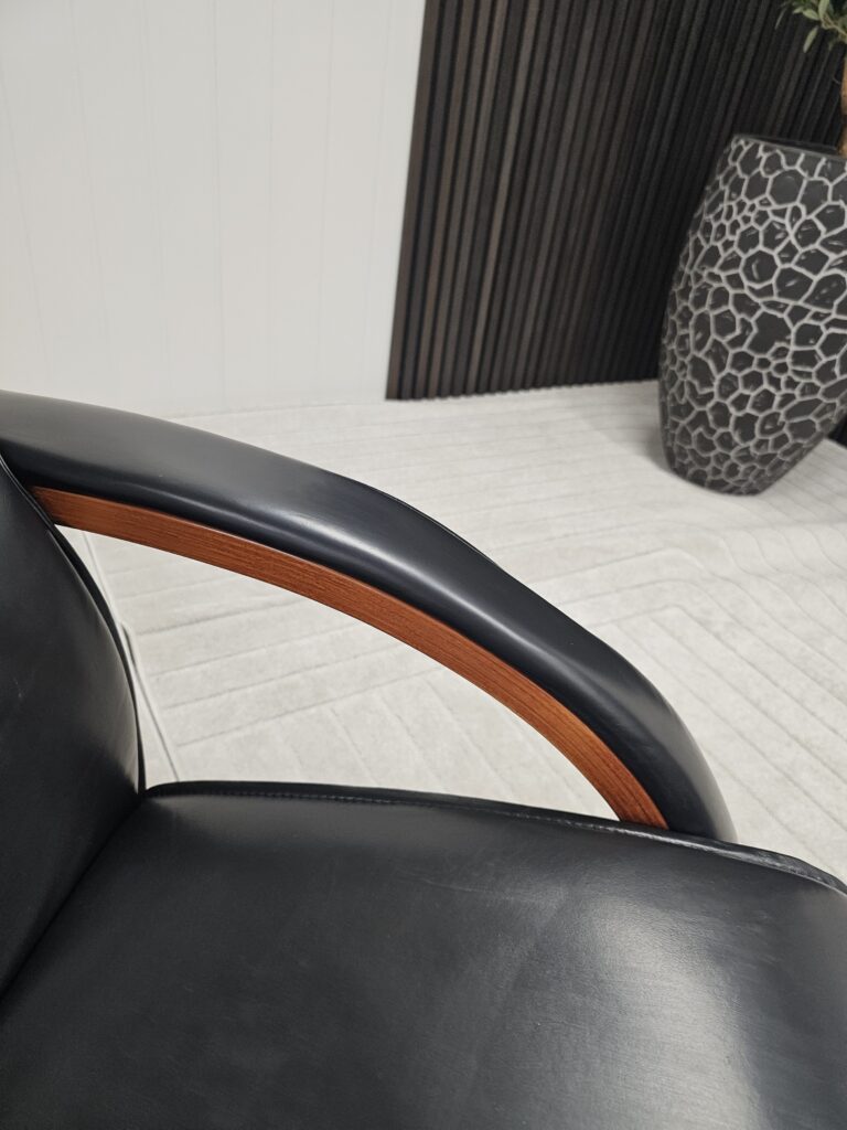 Brunstad Delta Legend lenestol med krakk