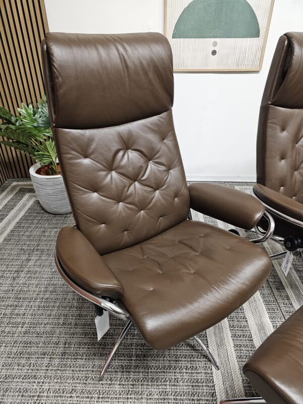 2 stk. Stressless Høyrygg Metro lenestoler m/krakk