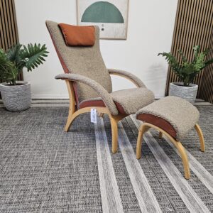 Brunstad Delta lenestol med krakk- Sahara fåreskinn/eik - Bilde 3