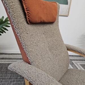 Brunstad Delta lenestol med krakk- Sahara fåreskinn/eik - Bilde 14