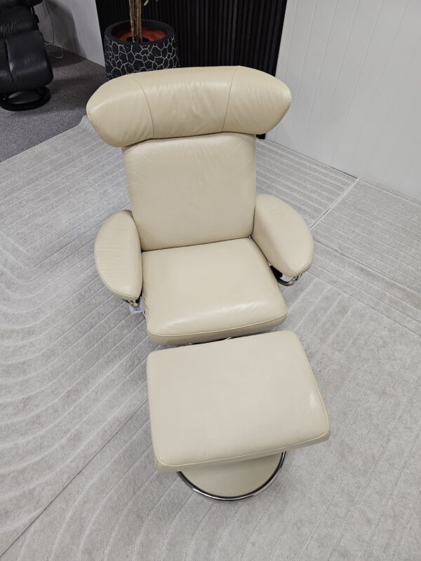 Stressless Jazz (M) lenestol med krakk