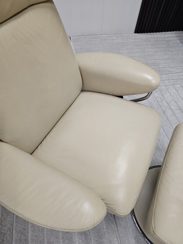 Stressless Jazz (M) lenestol med krakk