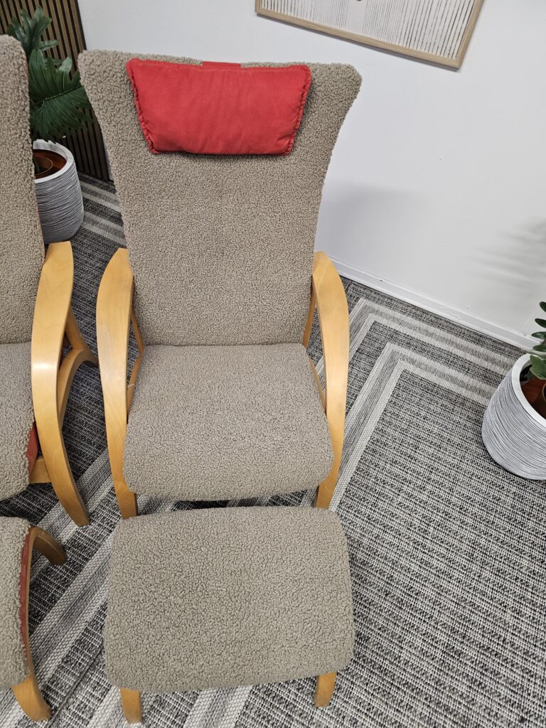 2 stk. Brunstad Delta lenestoler med krakk