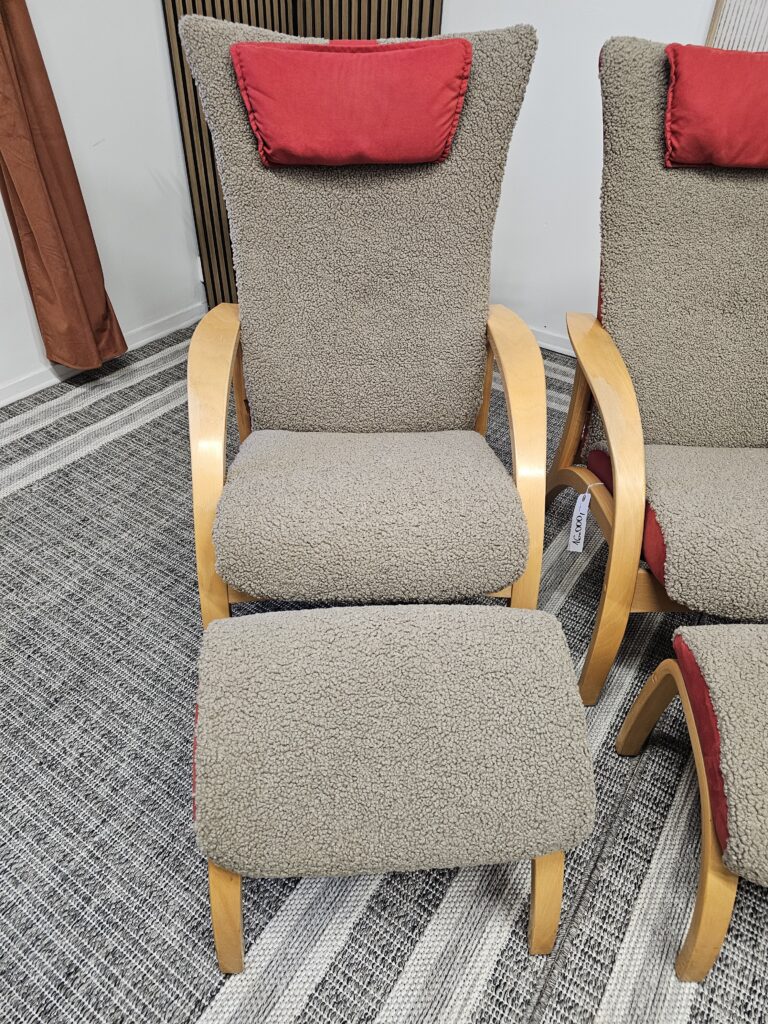 2 stk. Brunstad Delta lenestoler med krakk