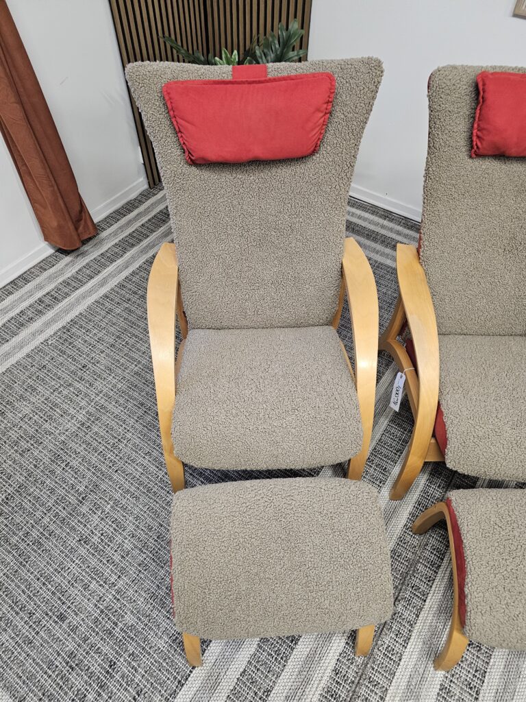 2 stk. Brunstad Delta lenestoler med krakk