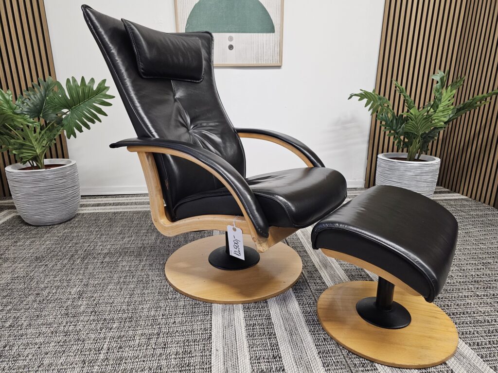 Brunstad Delta Swing lenestol med krakk