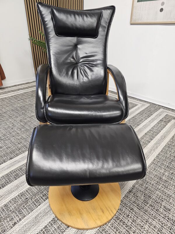 Brunstad Delta Swing lenestol med krakk