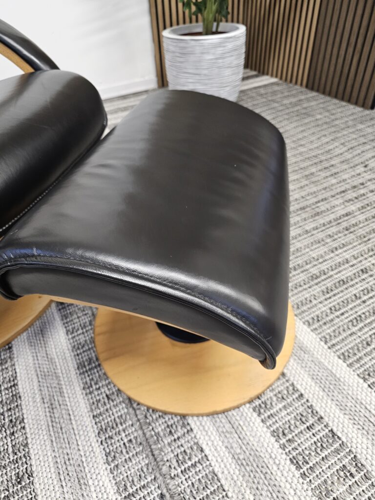 Brunstad Delta Swing lenestol med krakk
