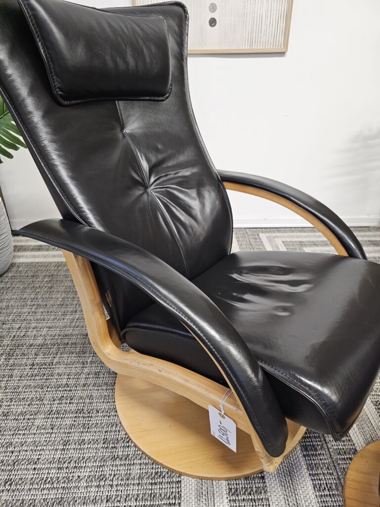 Brunstad Delta Swing lenestol med krakk