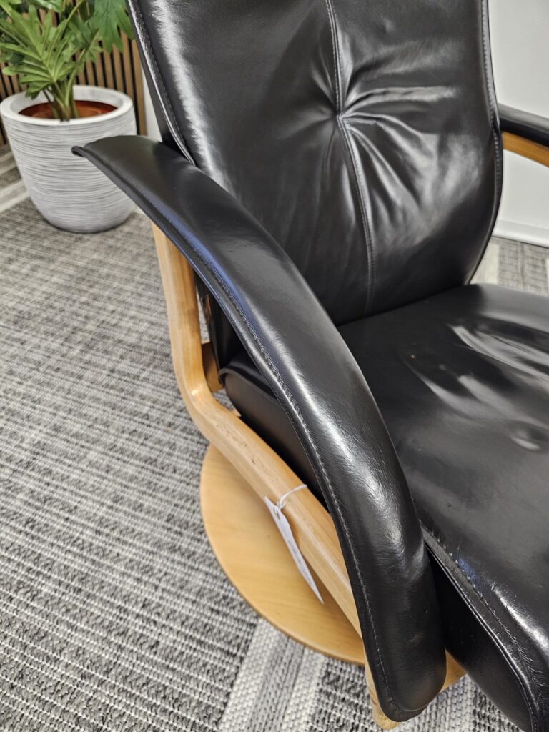 Brunstad Delta Swing lenestol med krakk