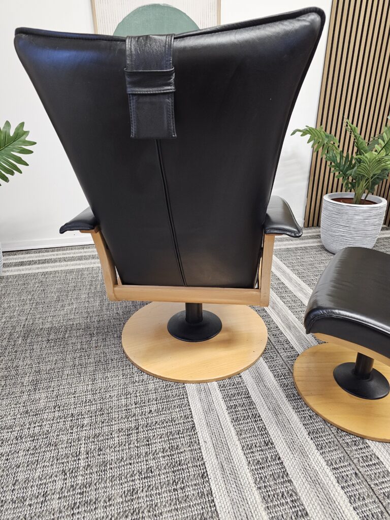 Brunstad Delta Swing lenestol med krakk