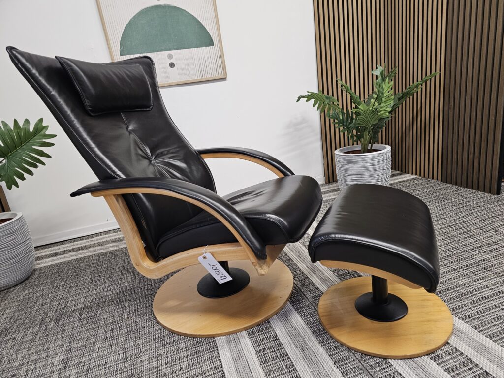 Brunstad Delta Swing lenestol med krakk