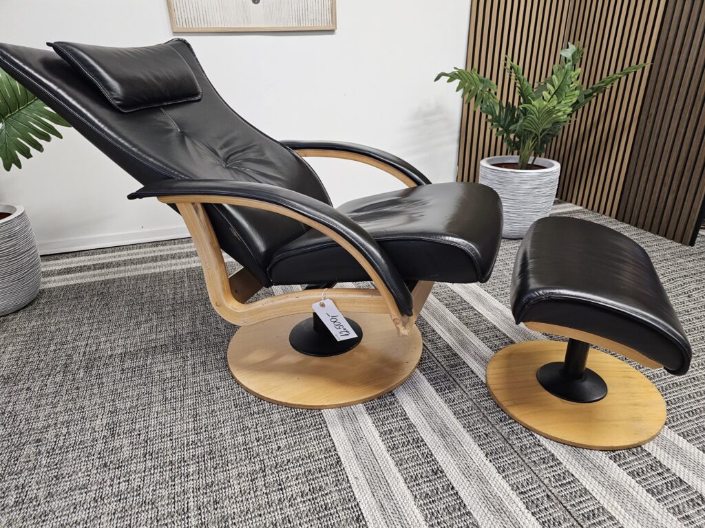 Brunstad Delta Swing lenestol med krakk