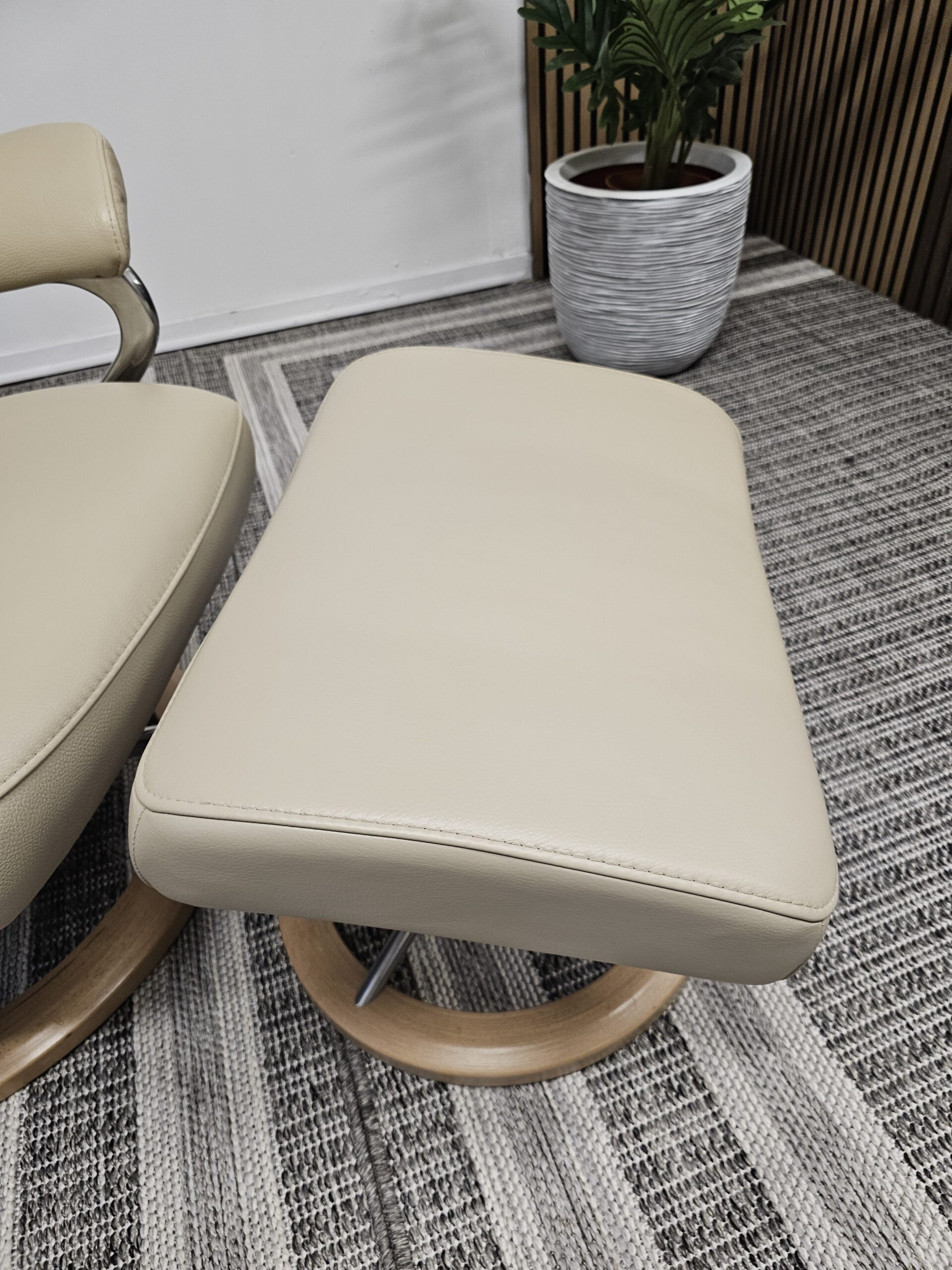 Ikonisk Stressless Jazz Signature lenestol med krakk - Bilde 15