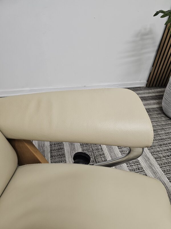 Ikonisk Stressless Jazz Signature lenestol med krakk