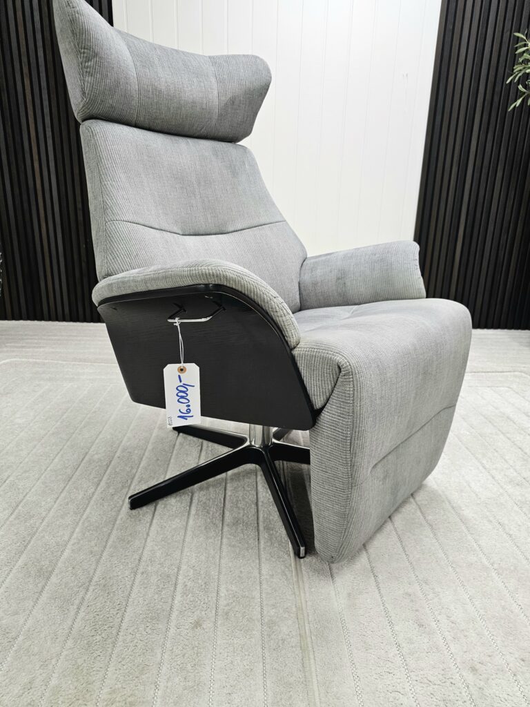 Conform Air lenestol med integrert fothviler