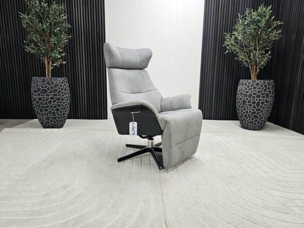 Conform Air lenestol med integrert fothviler