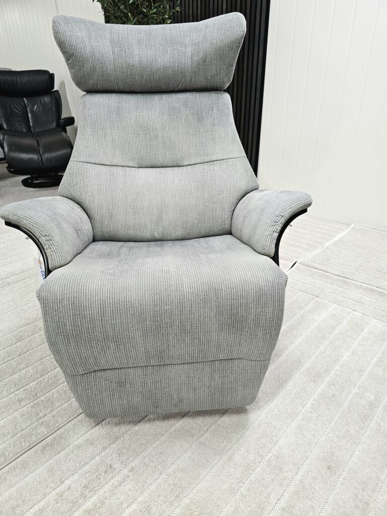 Conform Air lenestol med integrert fothviler