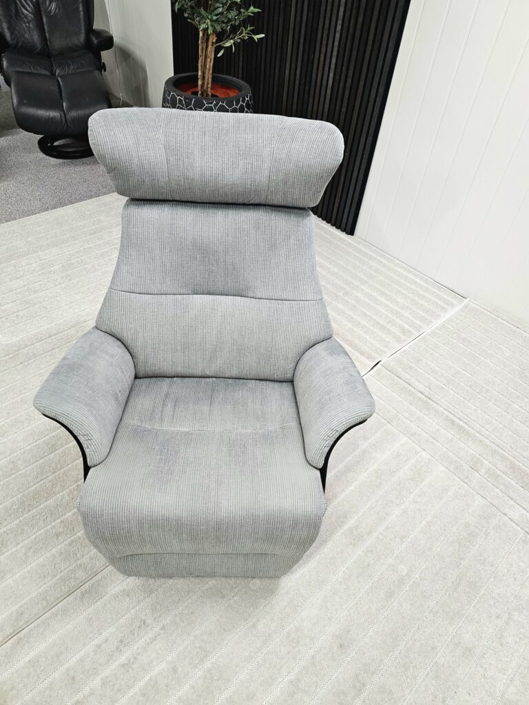 Conform Air lenestol med integrert fothviler