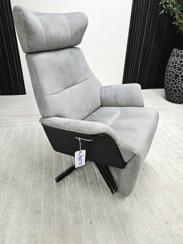 Conform Air lenestol med integrert fothviler