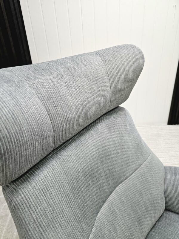 Conform Air lenestol med integrert fothviler