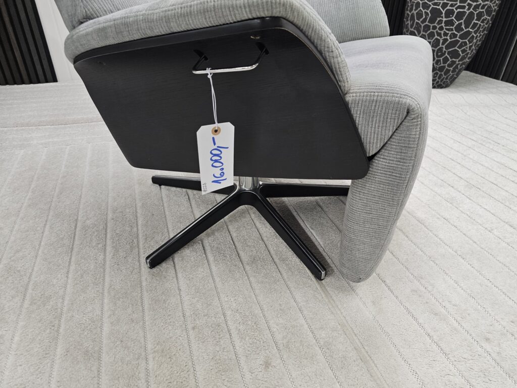 Conform Air lenestol med integrert fothviler