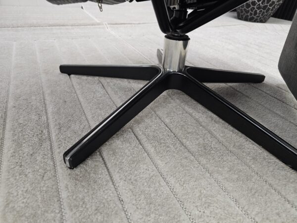 Conform Air lenestol med integrert fothviler