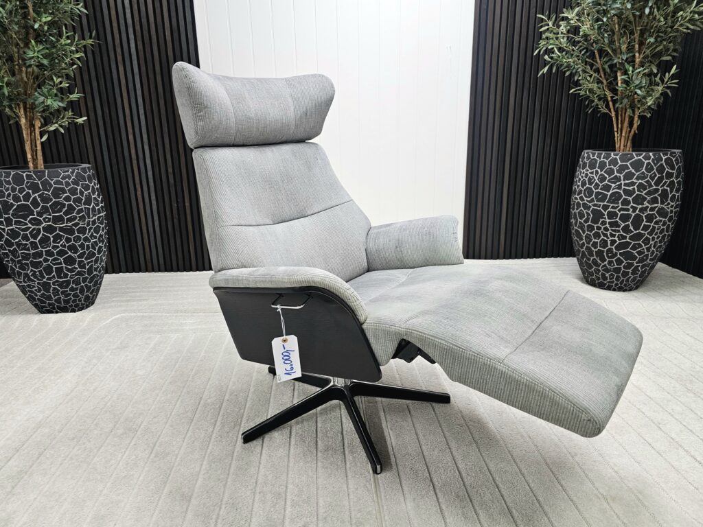 Conform Air lenestol med integrert fothviler