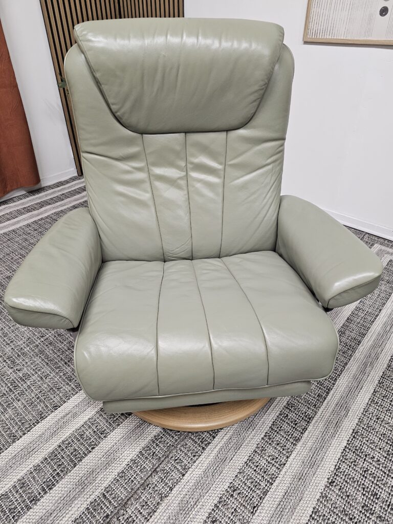 Elektrisk Stressless Bliss lenestol med integrert fothviler