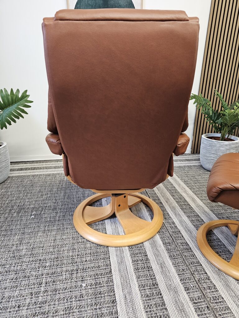 Hjellegjerde lenestol m/krakk