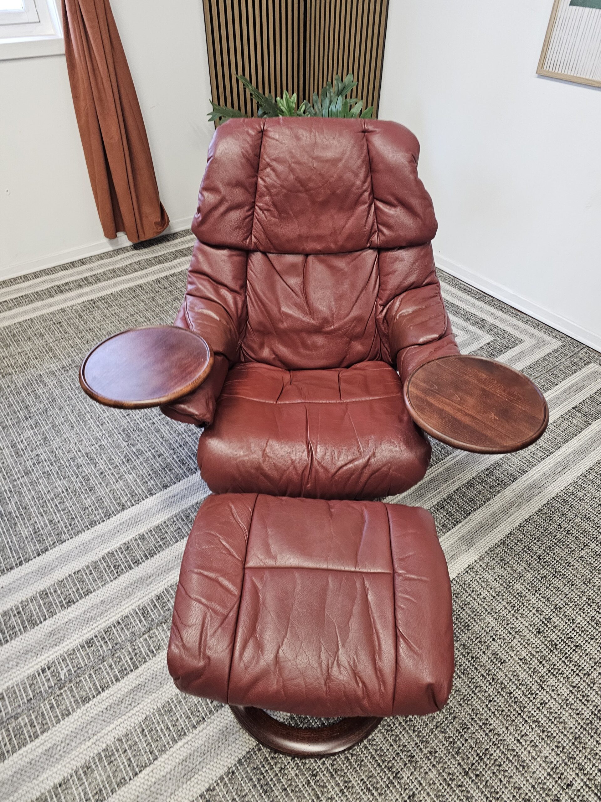 Stressless Reno lenestol m/krakk + 2 Stressless Swing bord - Bilde 3