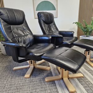 2 stk. Hjellegjerde lenestoler m/krakk