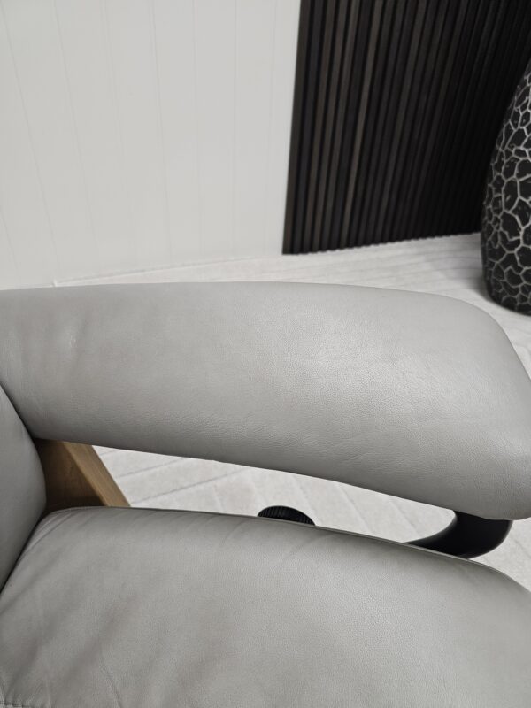 Stressless® Wing Signature lenestol m/krakk- Pent brukt!