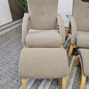 2 stk. Brunstad Delta Legend fåreskinn lenestoler m/krakk - Bilde 8
